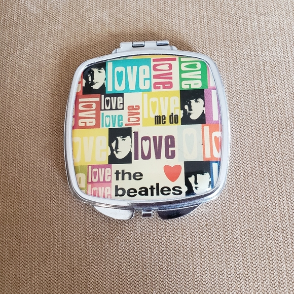 Vintage Beatles Compact - Picture 4 of 4